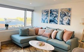 Lees Lookout Holt ,2 Bedroom Luxury Apartment With Private Parking