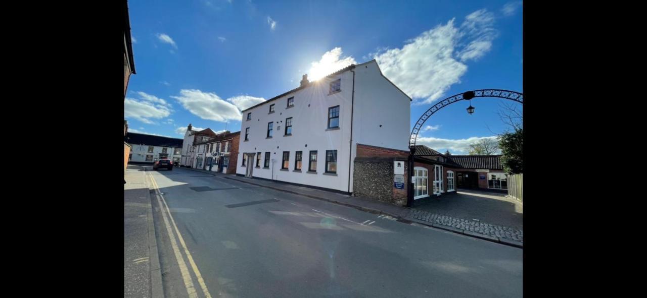 Lees Lookout Holt ,2 Bedroom Luxury Apartment With Private Parking Exterior photo