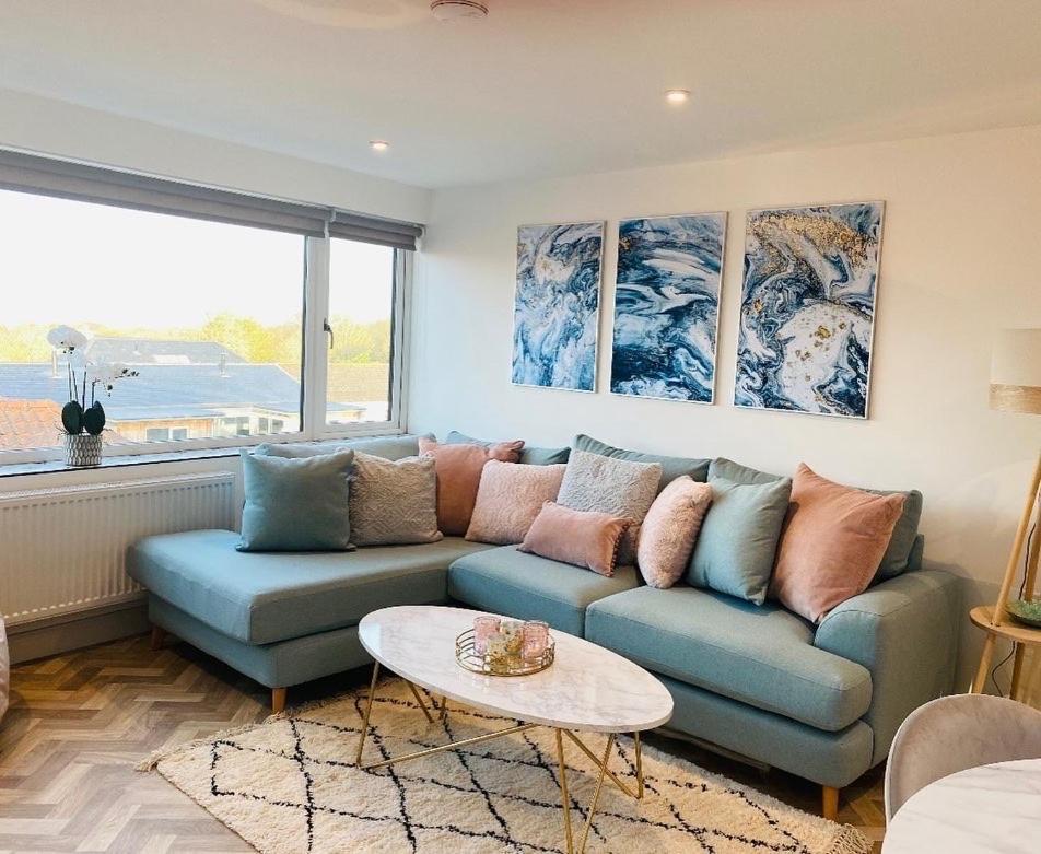 Lees Lookout Holt ,2 Bedroom Luxury Apartment With Private Parking Exterior photo