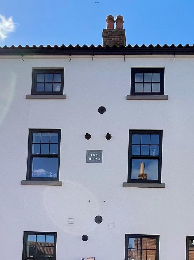 Lees Lookout Holt ,2 Bedroom Luxury Apartment With Private Parking Exterior photo