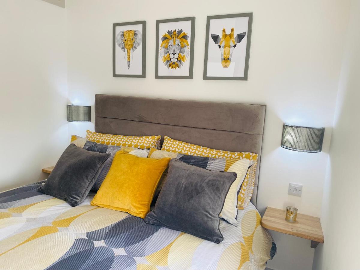 Lees Lookout Holt ,2 Bedroom Luxury Apartment With Private Parking Exterior photo