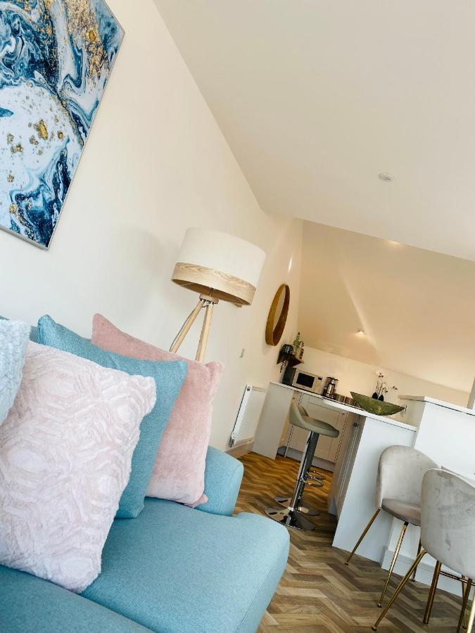 Lees Lookout Holt ,2 Bedroom Luxury Apartment With Private Parking Exterior photo