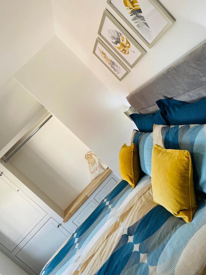 Lees Lookout Holt ,2 Bedroom Luxury Apartment With Private Parking Exterior photo