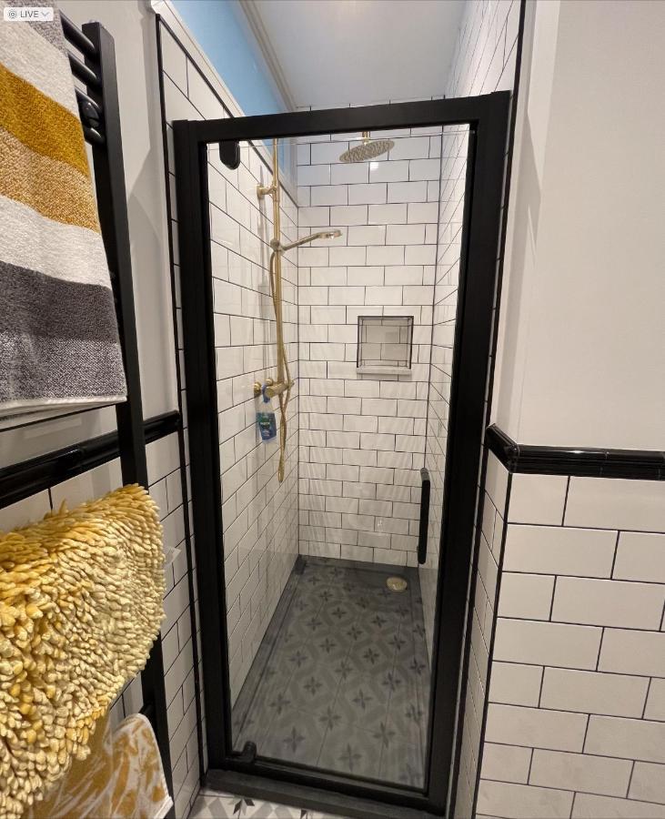 Lees Lookout Holt ,2 Bedroom Luxury Apartment With Private Parking Exterior photo
