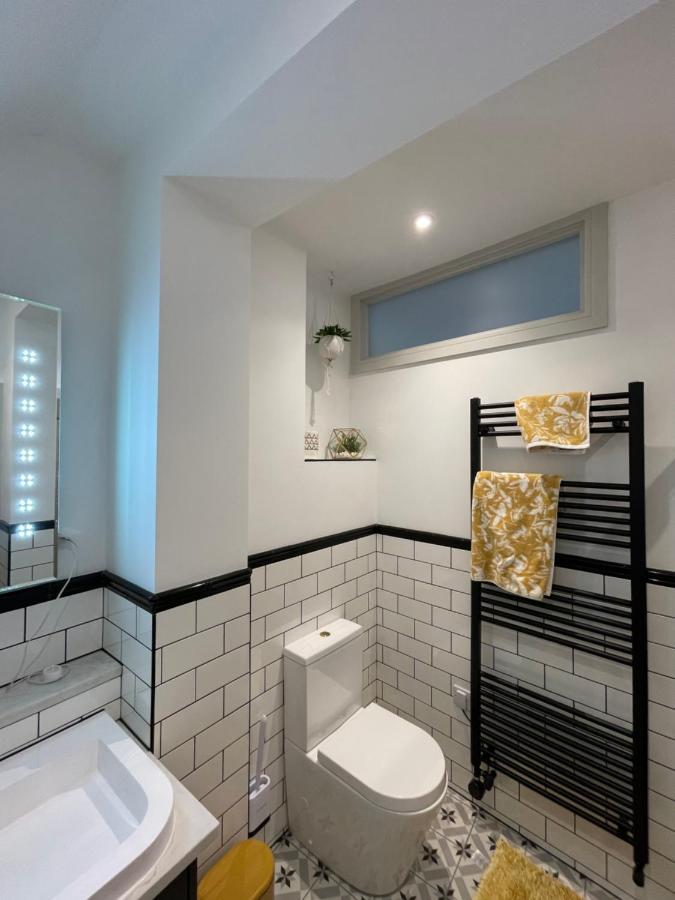 Lees Lookout Holt ,2 Bedroom Luxury Apartment With Private Parking Exterior photo