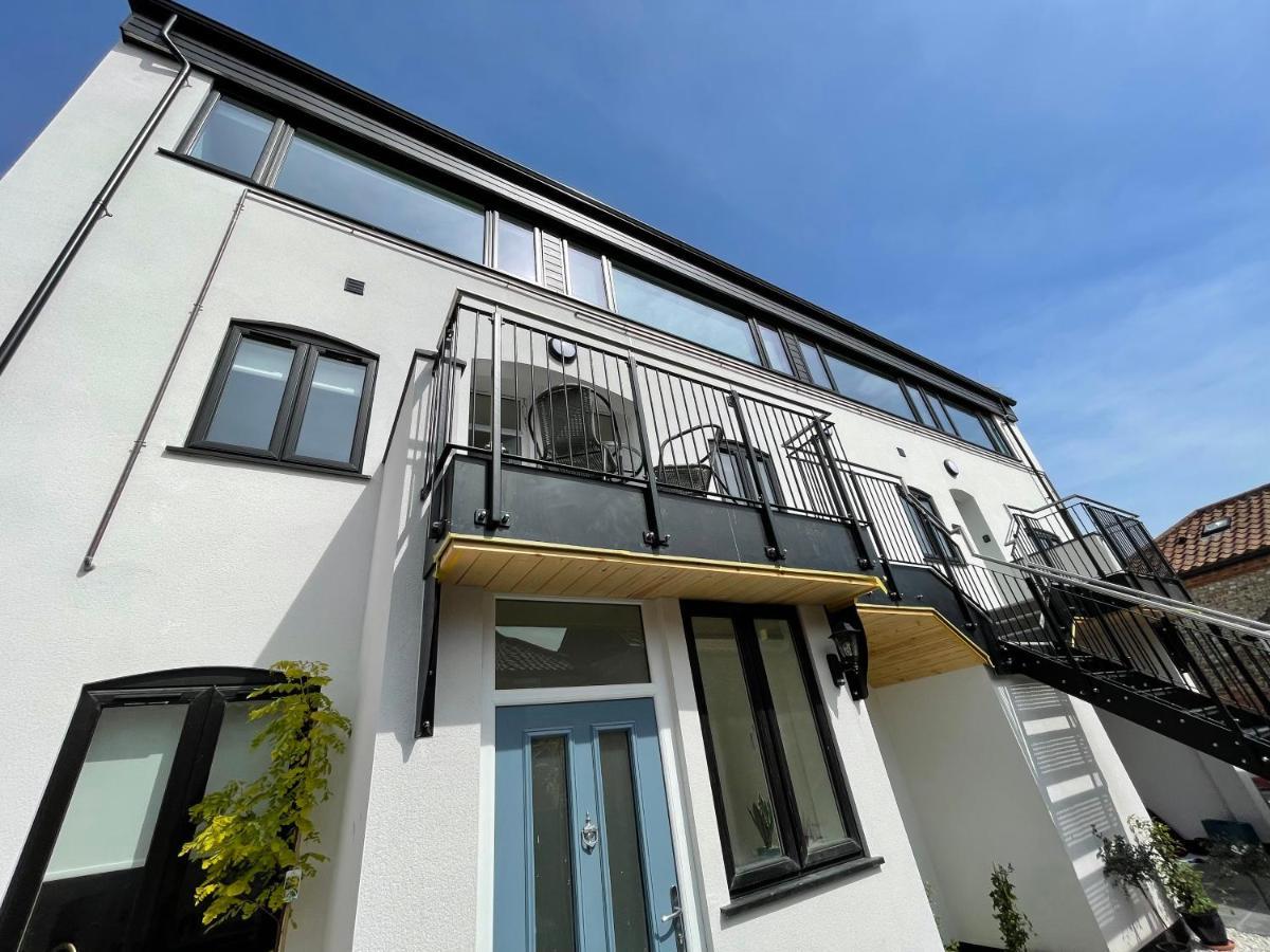Lees Lookout Holt ,2 Bedroom Luxury Apartment With Private Parking Exterior photo