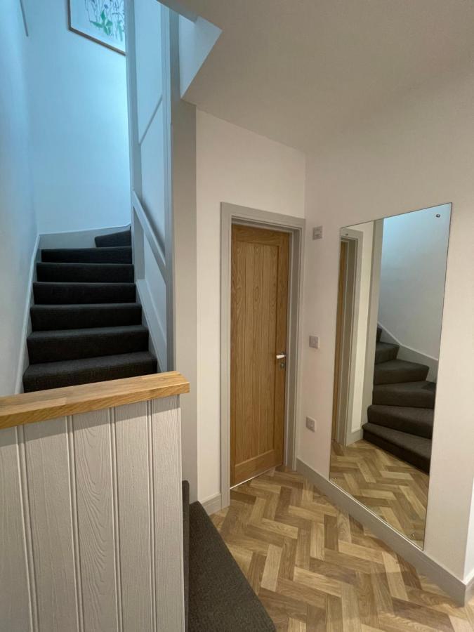 Lees Lookout Holt ,2 Bedroom Luxury Apartment With Private Parking Exterior photo