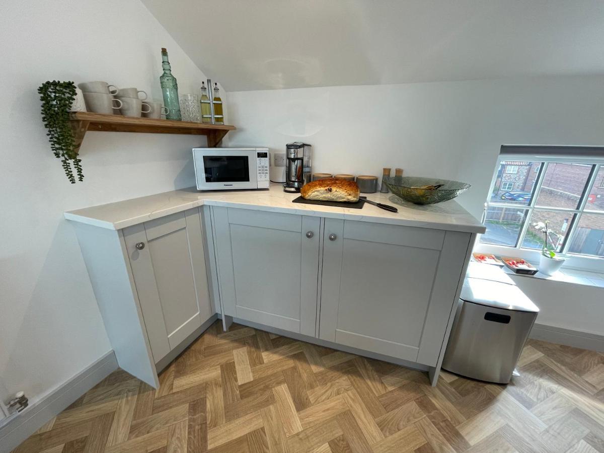 Lees Lookout Holt ,2 Bedroom Luxury Apartment With Private Parking Exterior photo