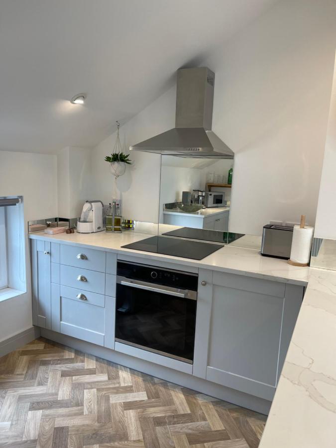 Lees Lookout Holt ,2 Bedroom Luxury Apartment With Private Parking Exterior photo