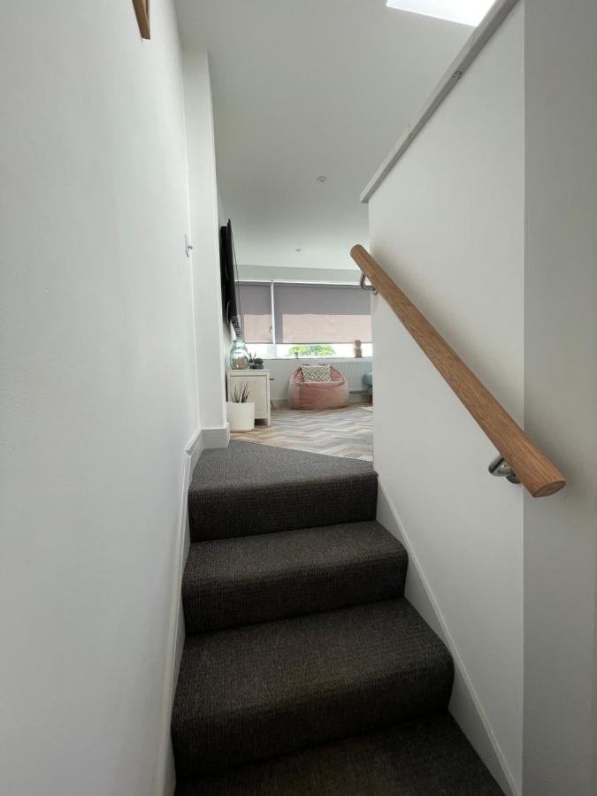Lees Lookout Holt ,2 Bedroom Luxury Apartment With Private Parking Exterior photo