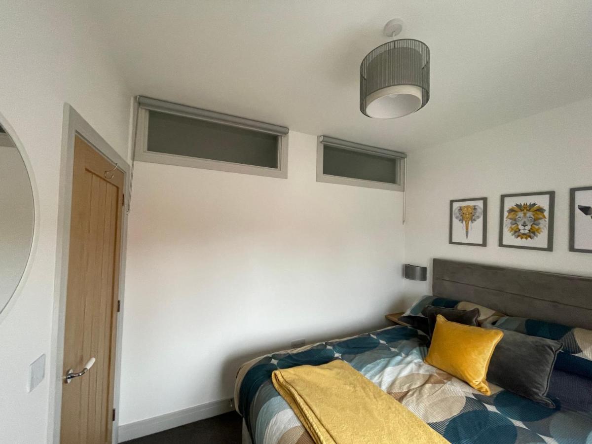 Lees Lookout Holt ,2 Bedroom Luxury Apartment With Private Parking Exterior photo